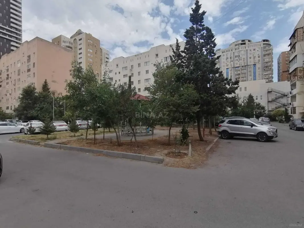 Satılır 2 otaqlı mənzil 75 m²