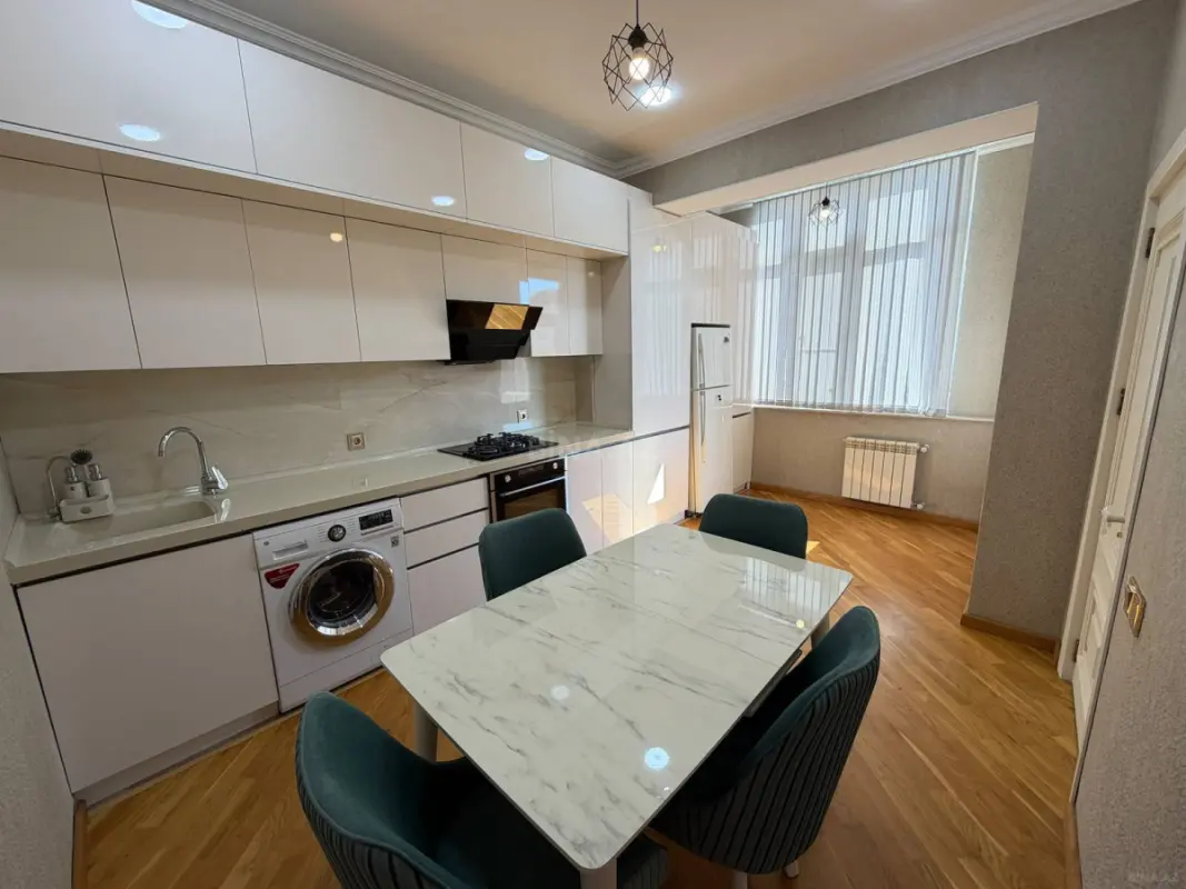 Kirayə verilir 2 otaqlı mənzil 72 m²