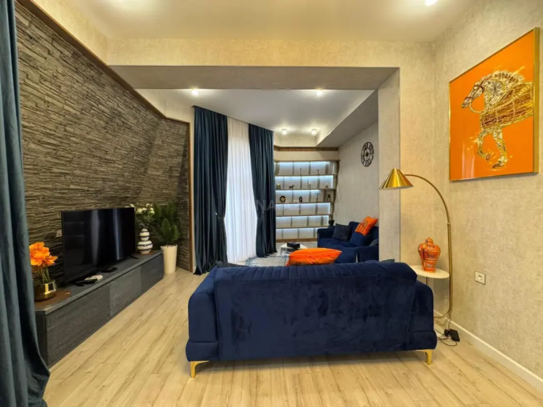 Kirayə verilir 2 otaqlı mənzil 112 m²