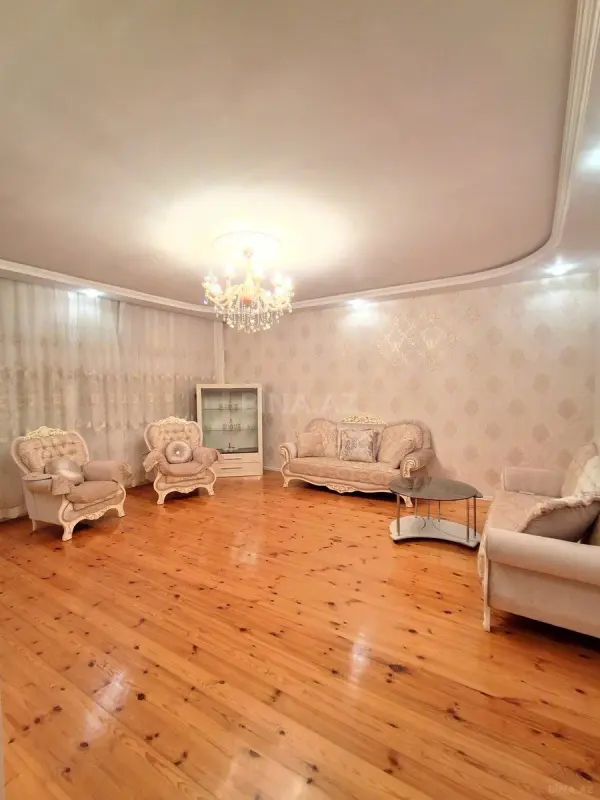 Satılır 6 otaqlı həyət evi 300 m²