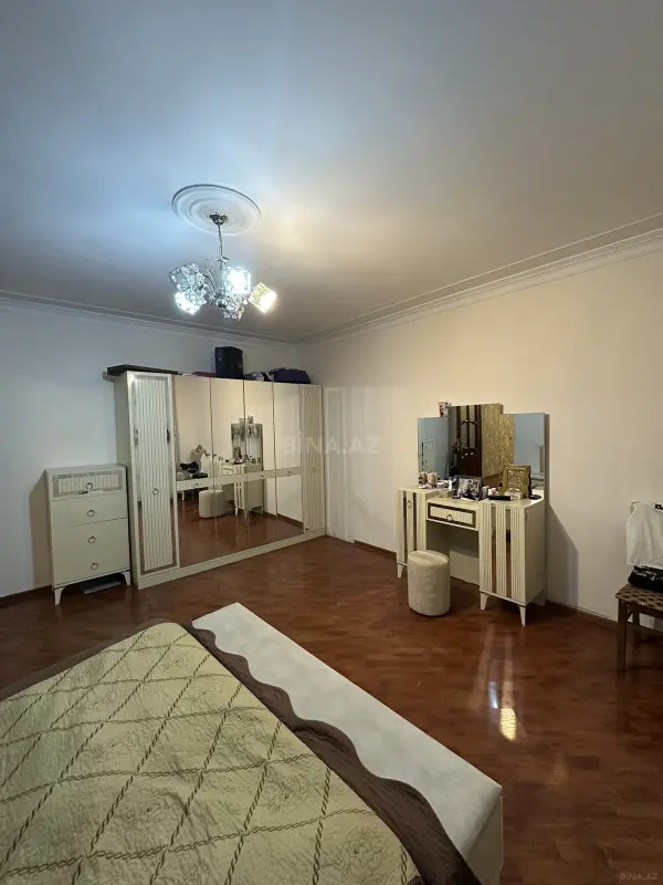 Kirayə verilir 6 otaqlı həyət evi 400 m²