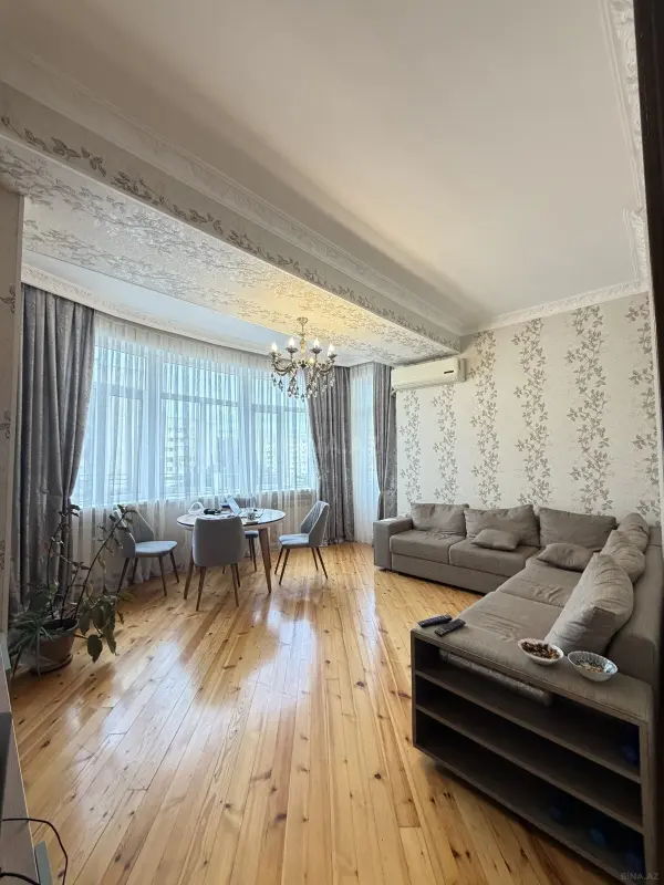 Satılır 3 otaqlı mənzil 180 m²