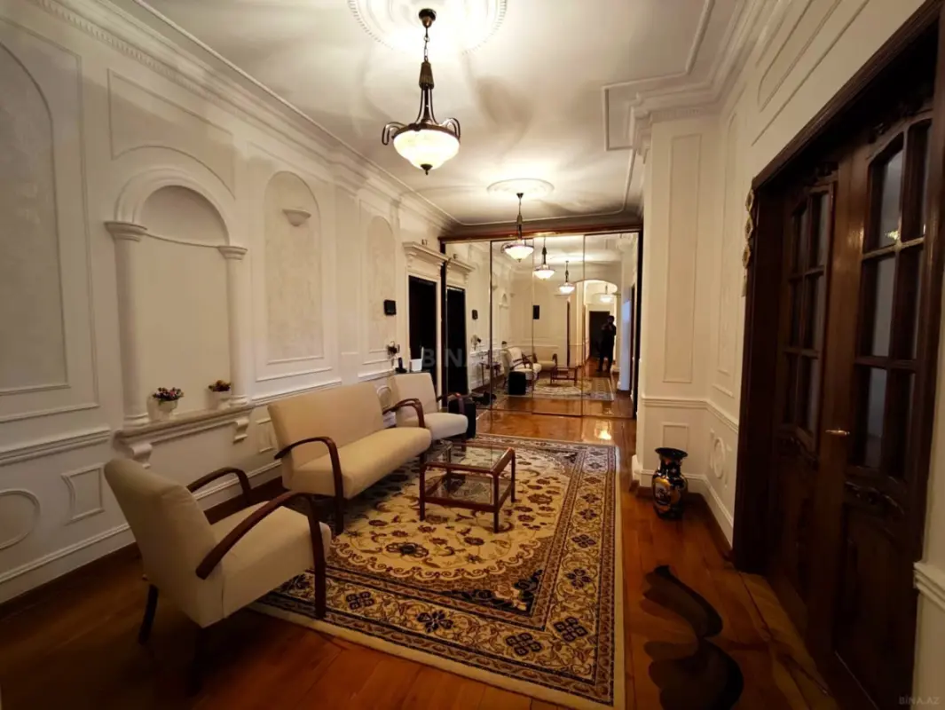 Kirayə verilir 4 otaqlı mənzil 205 m²