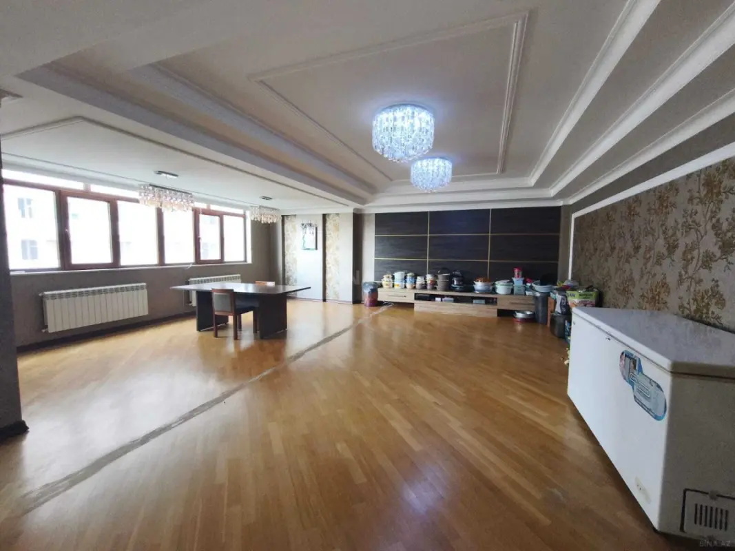 Satılır 4 otaqlı mənzil 220 m²