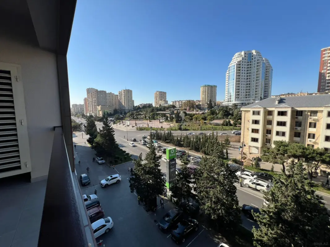 Satılır 4 otaqlı mənzil 185 m²