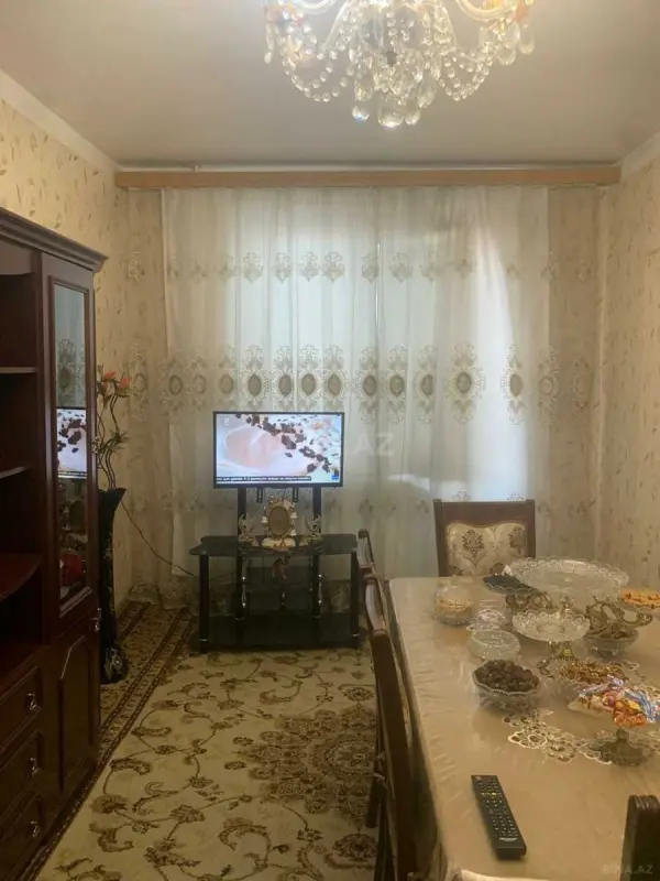 Satılır 5 otaqlı mənzil 120 m²