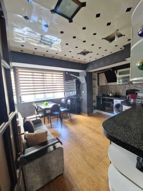 Satılır 4 otaqlı mənzil 145 m²