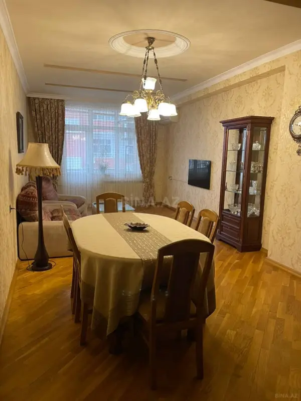 Kirayə verilir 3 otaqlı mənzil 118 m²