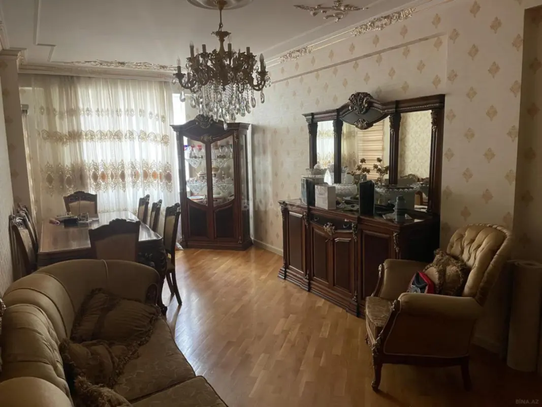 Satılır 3 otaqlı mənzil 135 m²