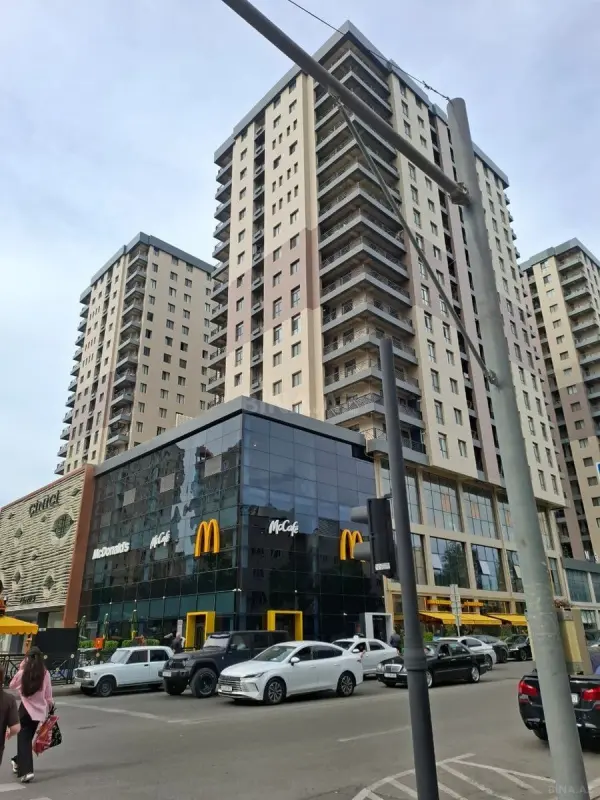 Satılır 4 otaqlı mənzil 192.2 m²
