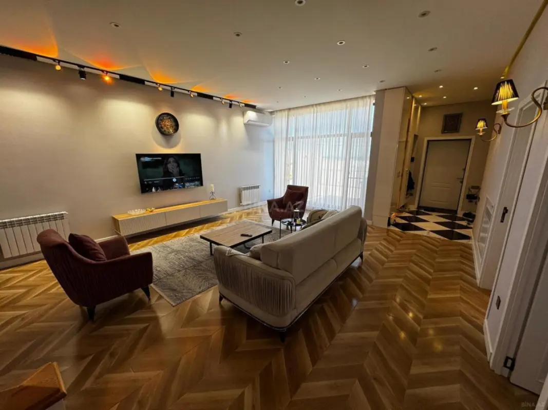 Satılır 5 otaqlı həyət evi 250 m²