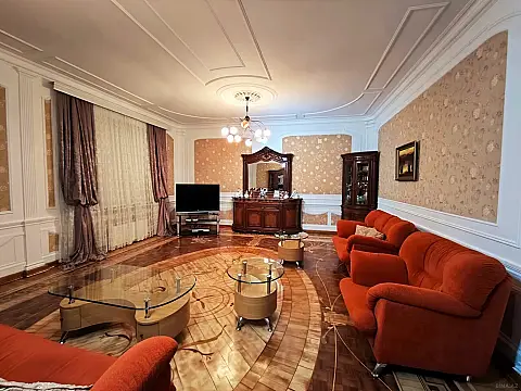Kirayə verilir 4 otaqlı mənzil 200 m² — Bakı 4 otaq 200.00 m²