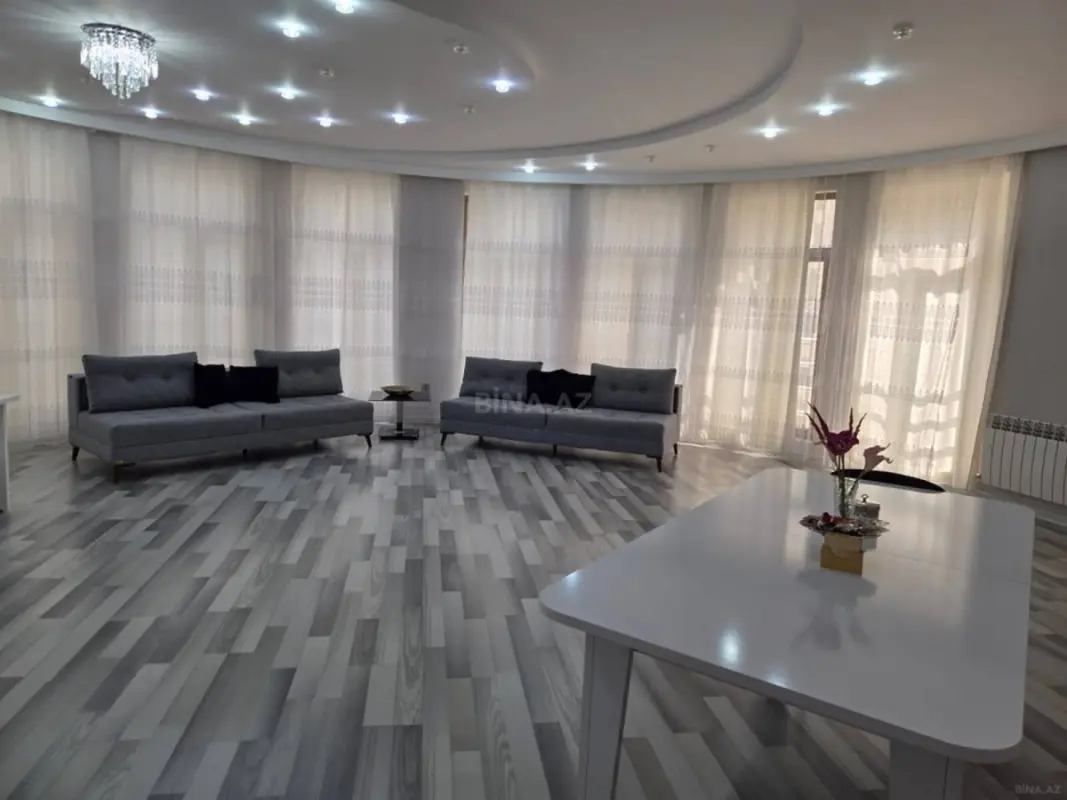 Satılır 3 otaqlı mənzil 147 m²