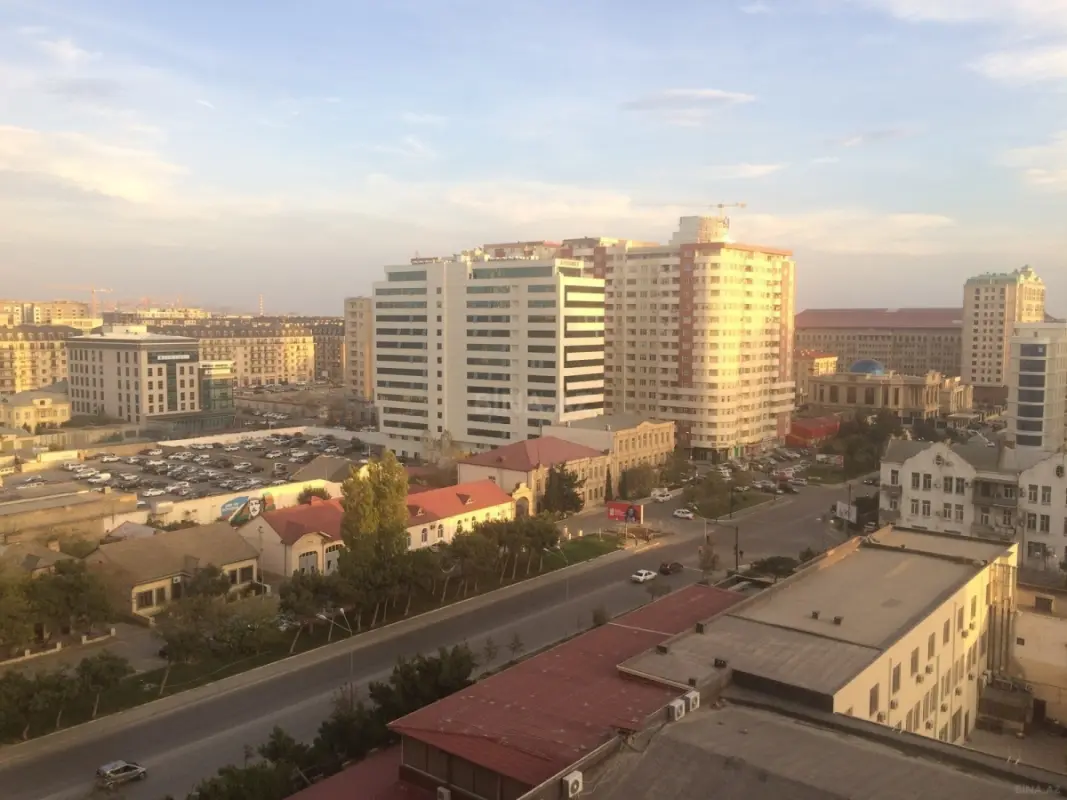 Satılır 3 otaqlı mənzil 166 m²
