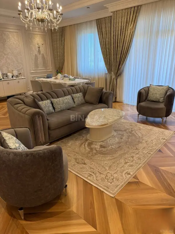Satılır 4 otaqlı mənzil 195 m²
