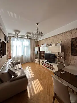Satılır 3 otaqlı mənzil 100 m² — Bakı, İnşaatçılar 3 otaq 100.00 m²