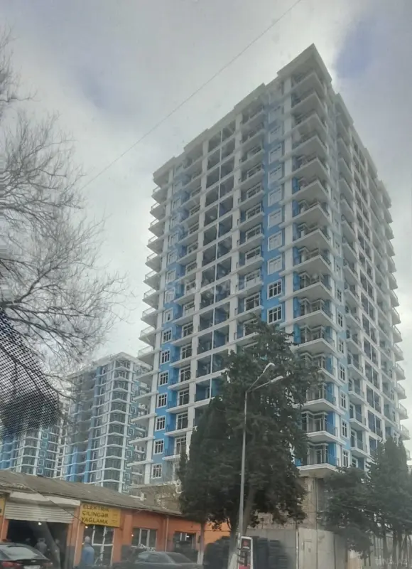 Satılır 4 otaqlı mənzil 181 m²