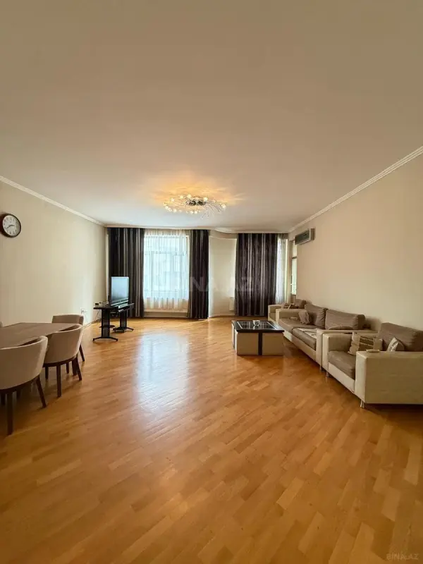 Satılır 3 otaqlı mənzil 128 m²