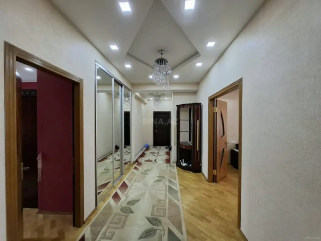 Satılır 3 otaqlı mənzil 152 m²
