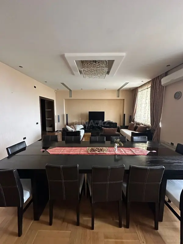 Kirayə verilir 3 otaqlı mənzil 156 m²