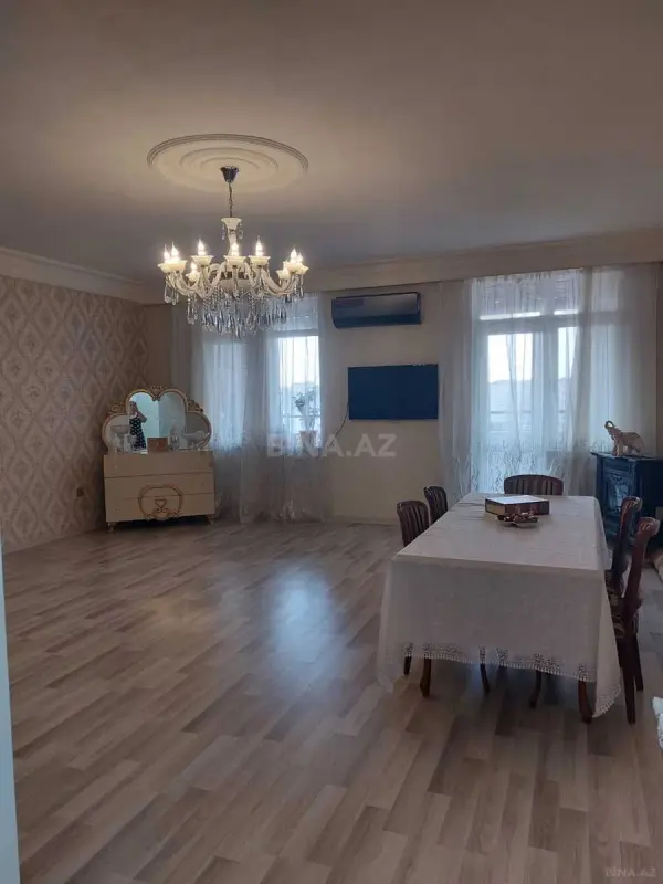 Satılır 4 otaqlı mənzil 150 m²
