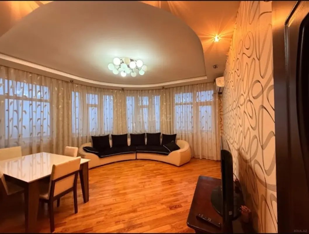 Satılır 3 otaqlı mənzil 142 m²