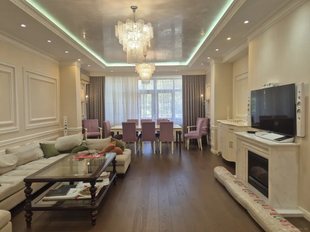Satılır 4 otaqlı mənzil 242 m²