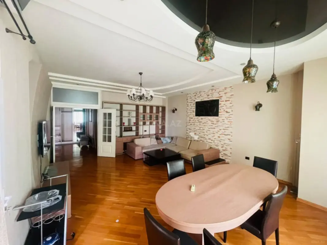 Kirayə verilir 4 otaqlı mənzil 145 m²
