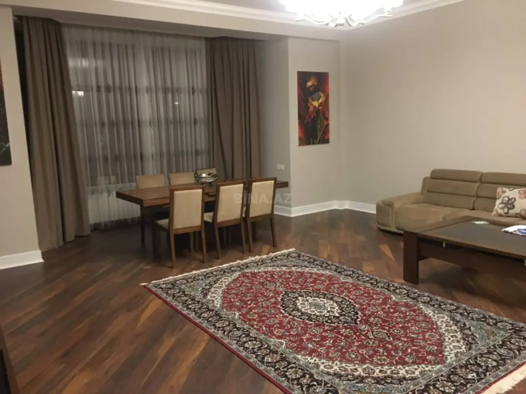Kirayə verilir 3 otaqlı mənzil 160 m²