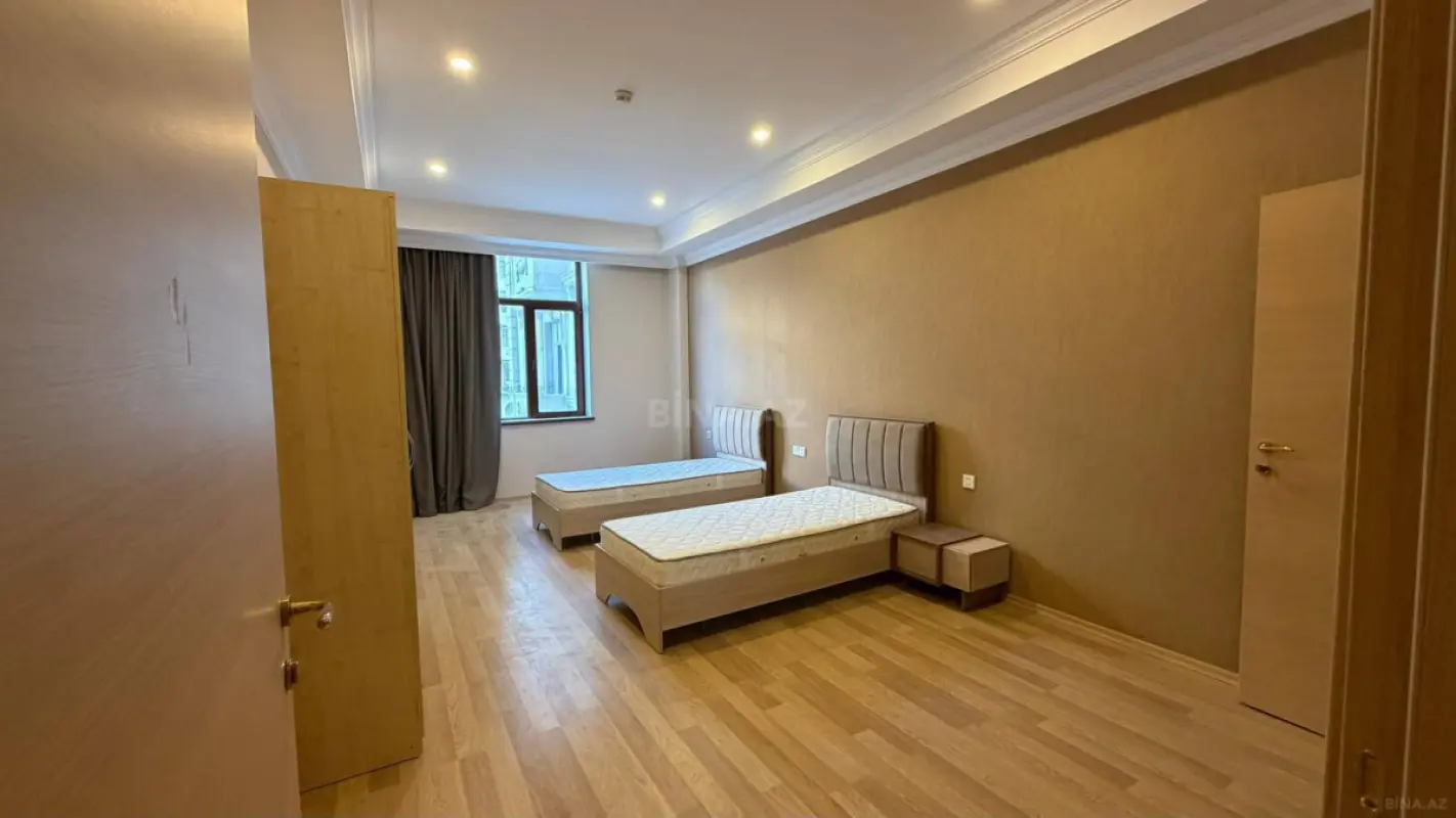 Kirayə verilir 2 otaqlı mənzil 121 m²