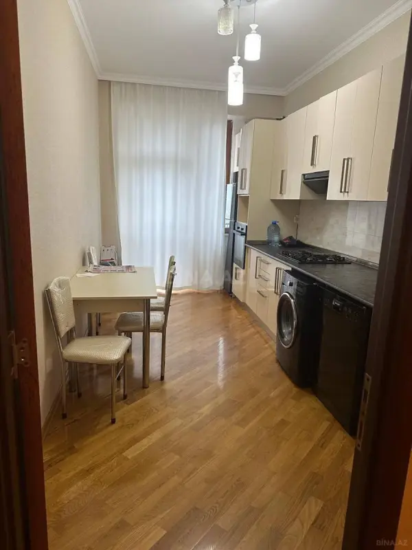 Kirayə verilir 2 otaqlı mənzil 75 m²