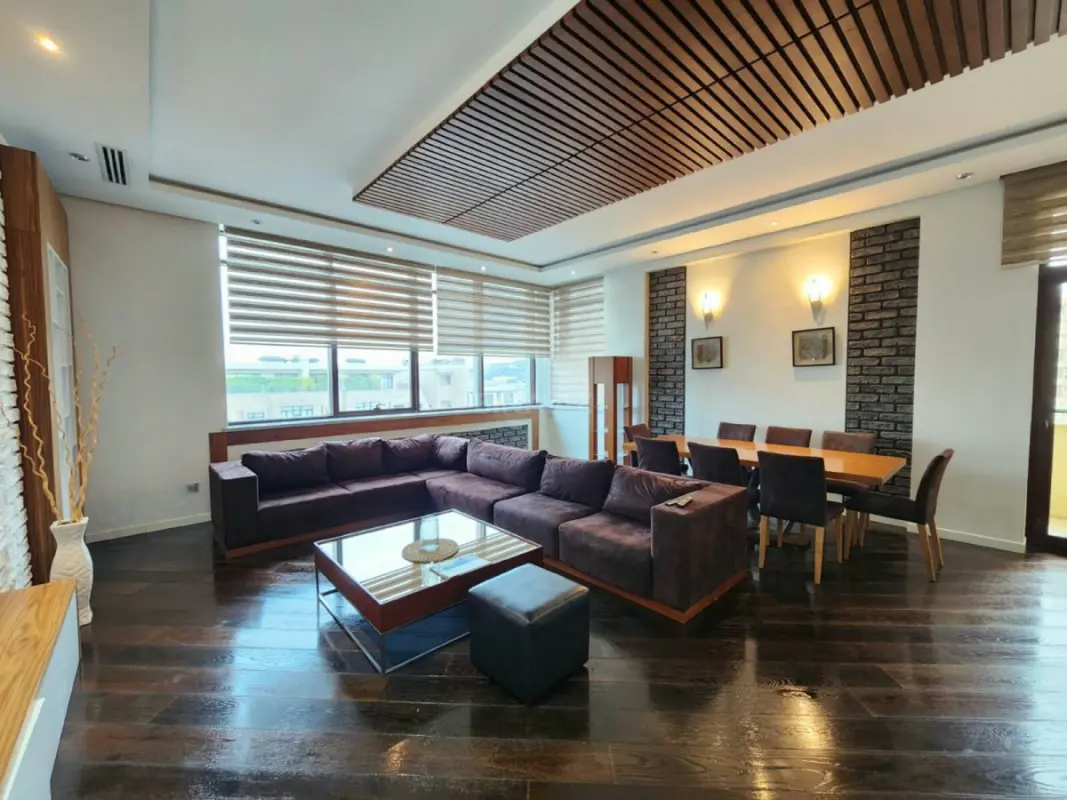 Kirayə verilir 4 otaqlı mənzil 200 m²