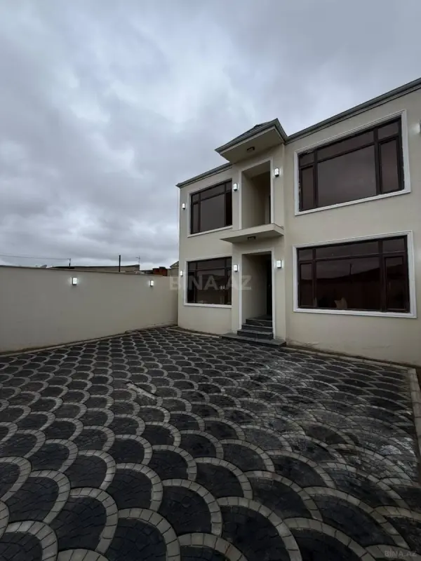 Satılır 4 otaqlı həyət evi 200 m²
