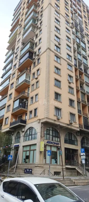 Satılır 3 otaqlı mənzil 152 m²