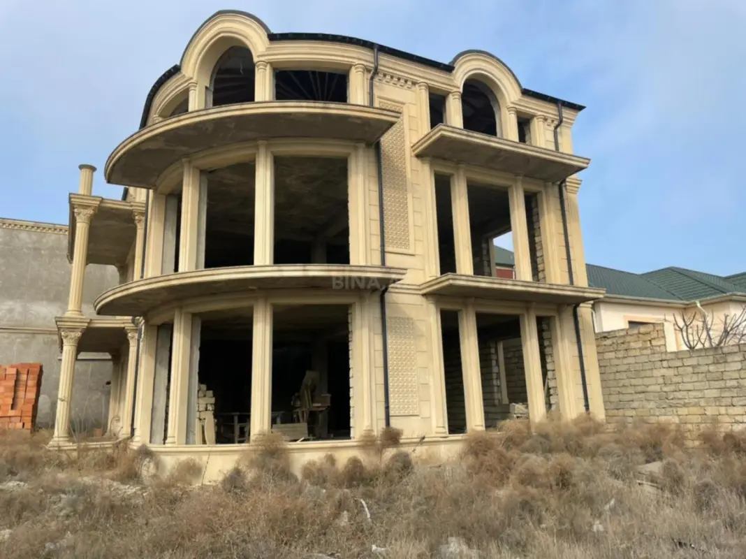Satılır 6 otaqlı həyət evi 450 m²