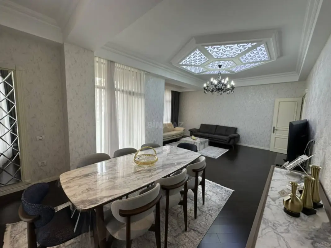Kirayə verilir 3 otaqlı mənzil 160 m²