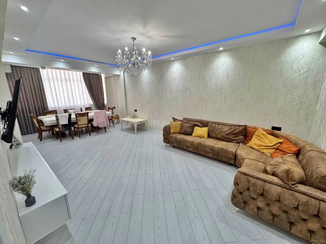Satılır 4 otaqlı mənzil 135 m²