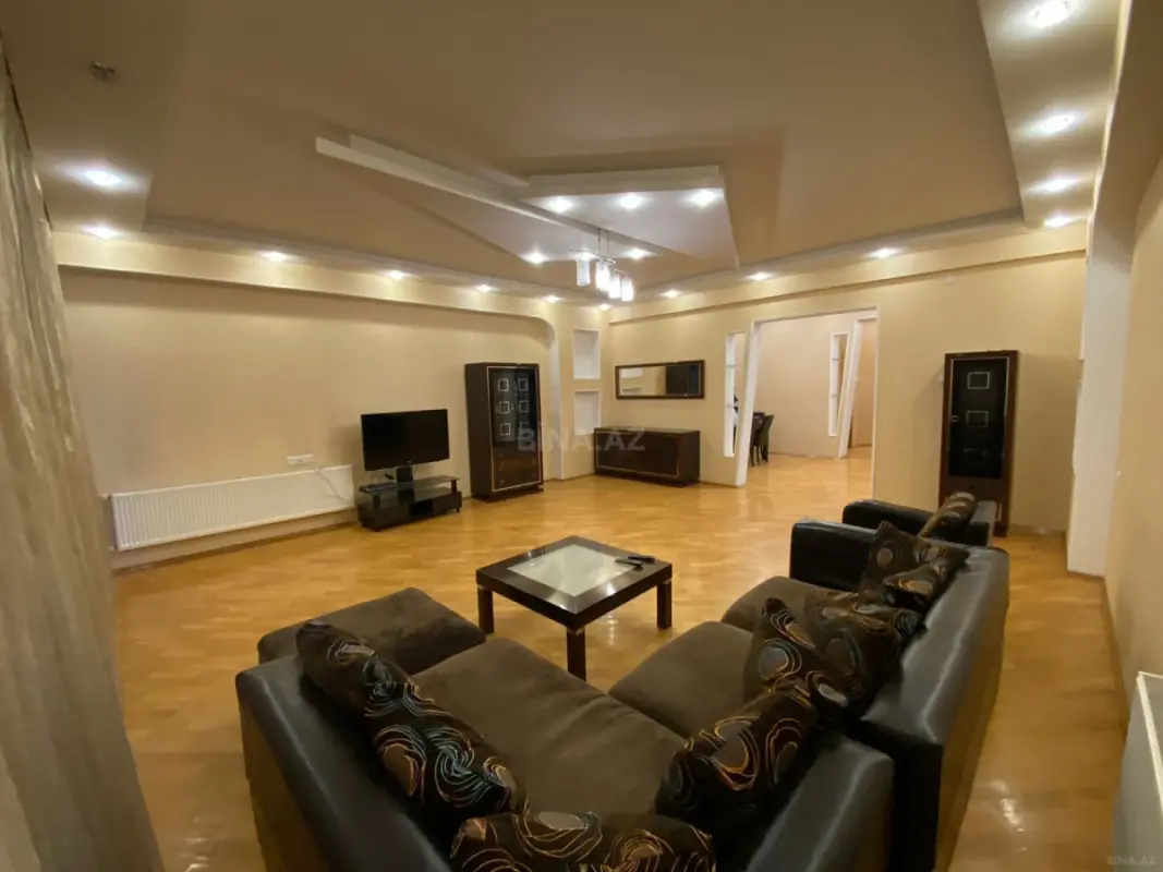 Kirayə verilir 4 otaqlı mənzil 200 m²