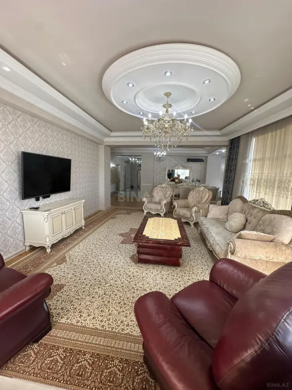 Kirayə verilir 4 otaqlı mənzil 230 m²