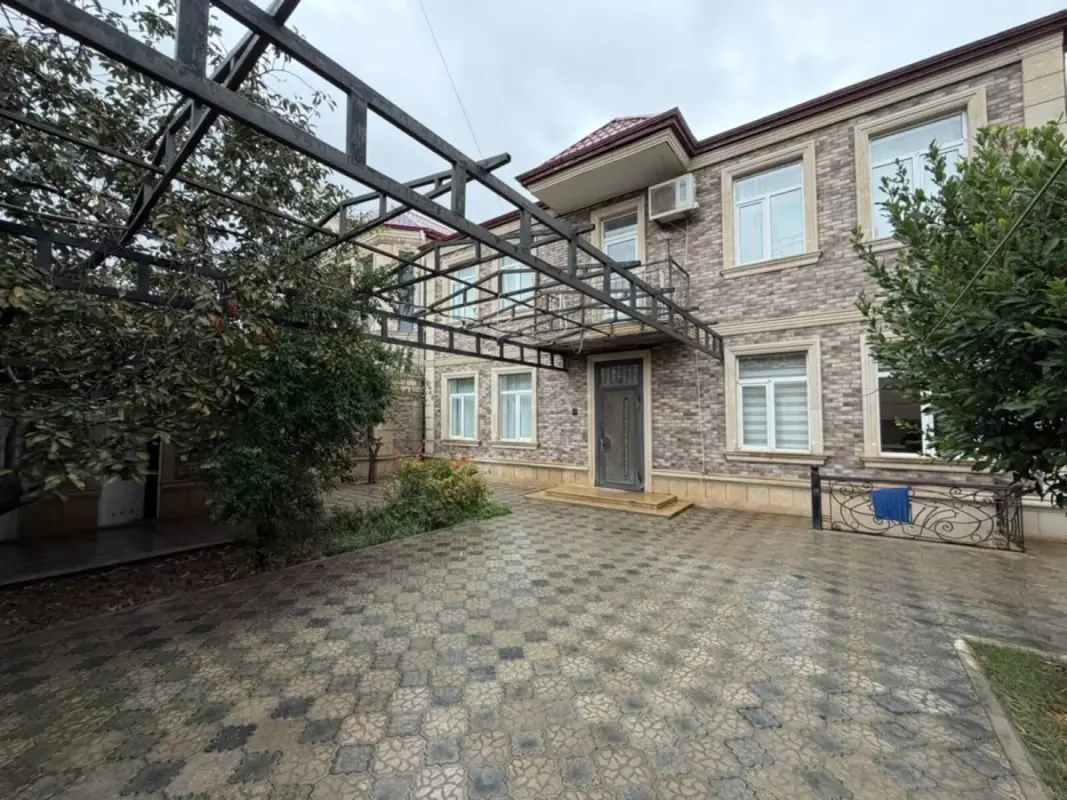 Satılır 7 otaqlı həyət evi 350 m²