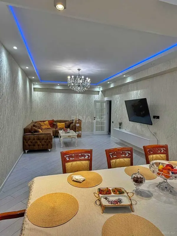 Satılır 4 otaqlı mənzil 135 m²