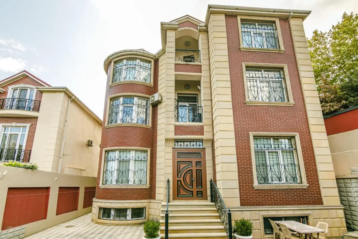 Kirayə verilir 6 otaqlı həyət evi 650 m²