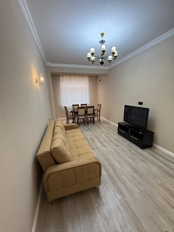 Kirayə verilir 2 otaqlı mənzil 78 m²