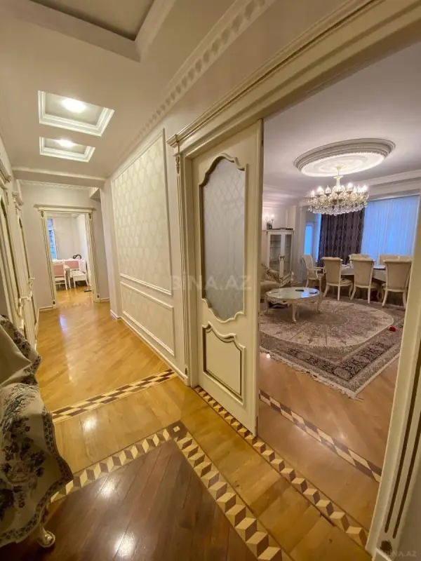 Satılır 3 otaqlı mənzil 146 m²