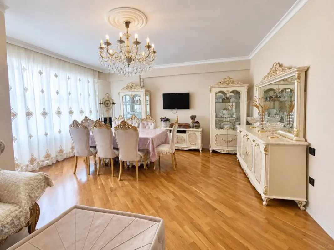 Satılır 3 otaqlı mənzil 120 m²