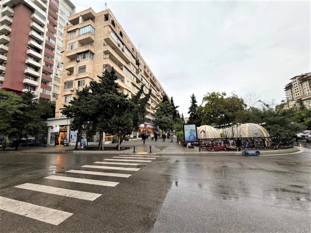 Satılır 4 otaqlı mənzil 110 m²