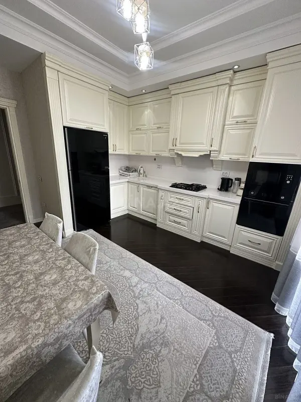 Kirayə verilir 3 otaqlı mənzil 160 m²