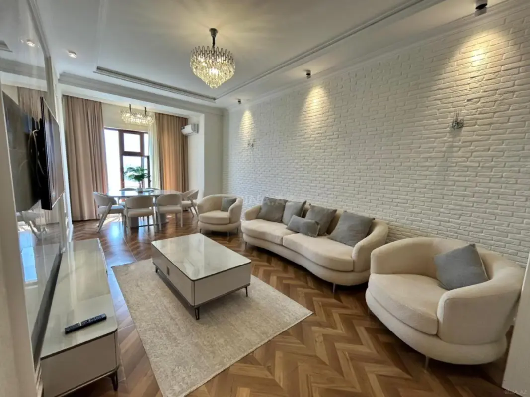 Kirayə verilir 3 otaqlı mənzil 150 m²