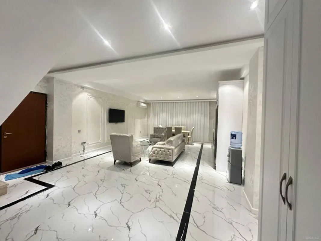 Kirayə verilir 5 otaqlı mənzil 265 m²