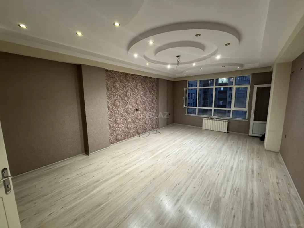 Kirayə verilir 4 otaqlı mənzil 140 m²